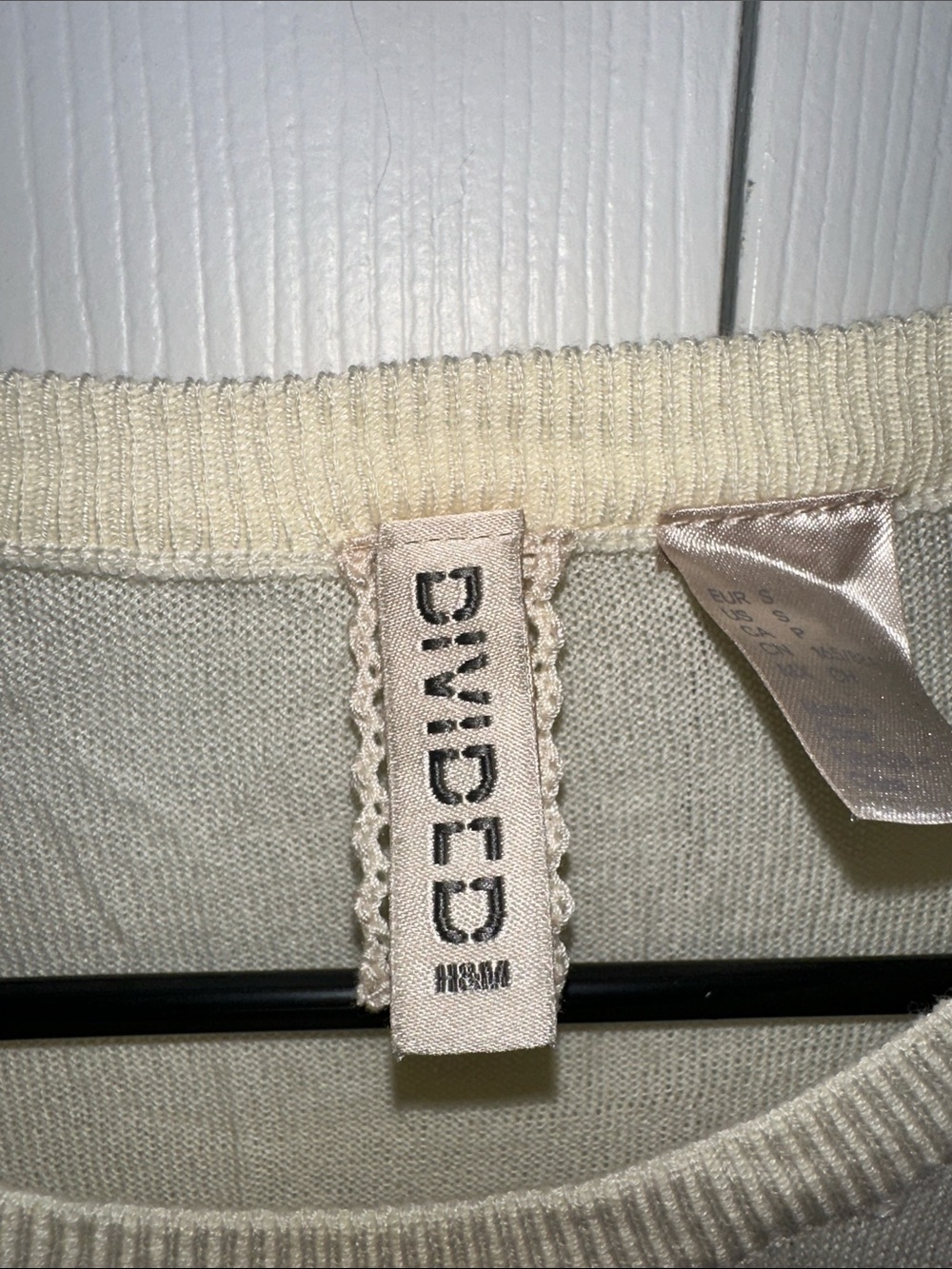 Divided Cream Long-Sleeve Top with Lace Hem - Picture 4 of 6